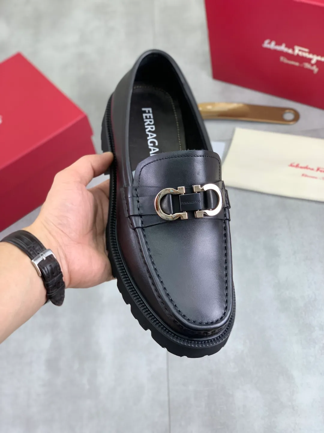 Men's men's shoes 💰P560 new high quality [Ferragamo/Ferragamo] latest model original imported calfskin, imported cowhide lining + original luxury metal buckle + original combination outsole Comparison without pressure Code number: 38-44 (45 customized)
